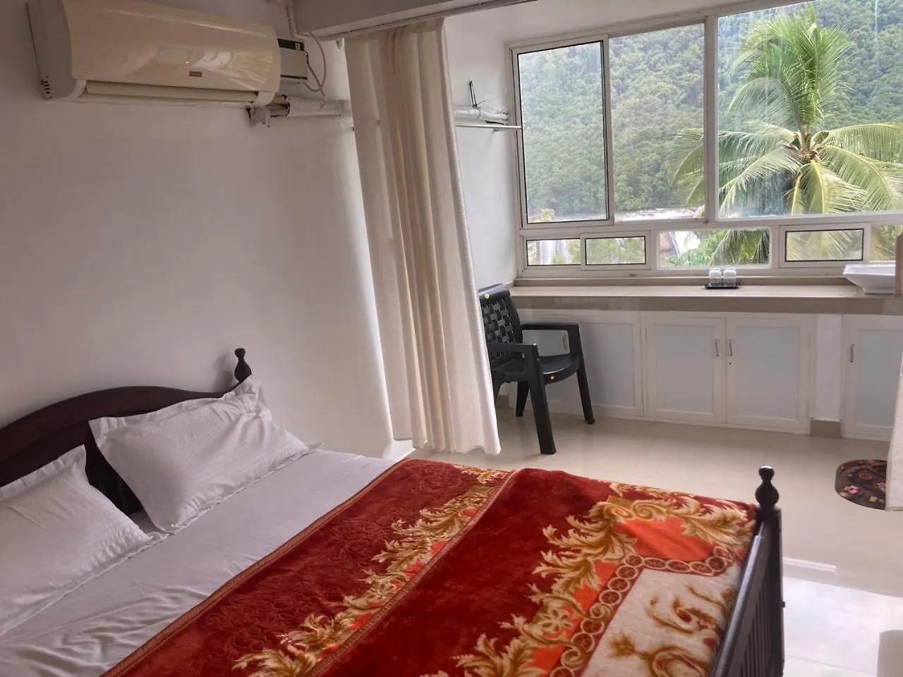 Athirappilly View Point Resort Kallana